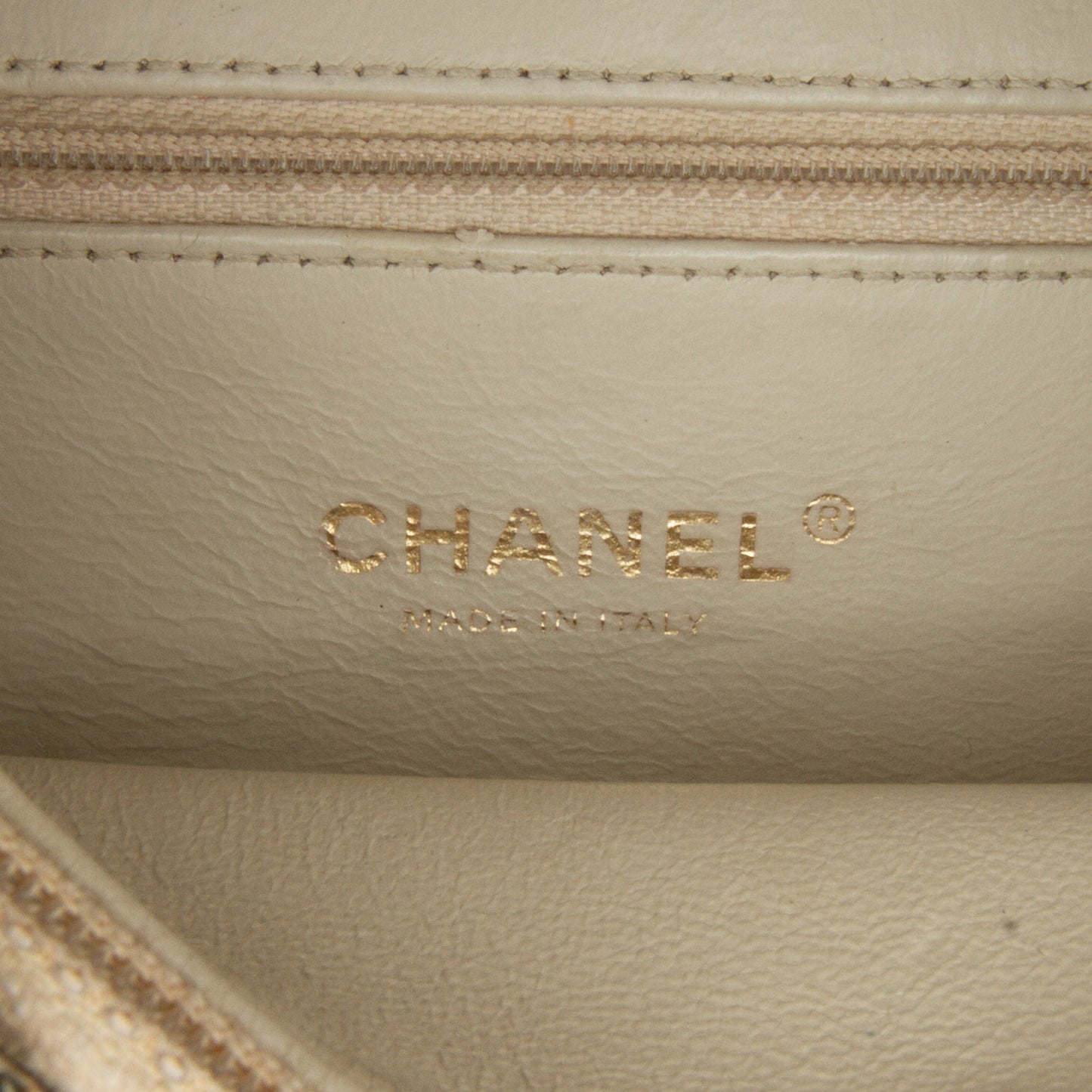 Chanel Sac Medium Caviar Filigree Vanity Case