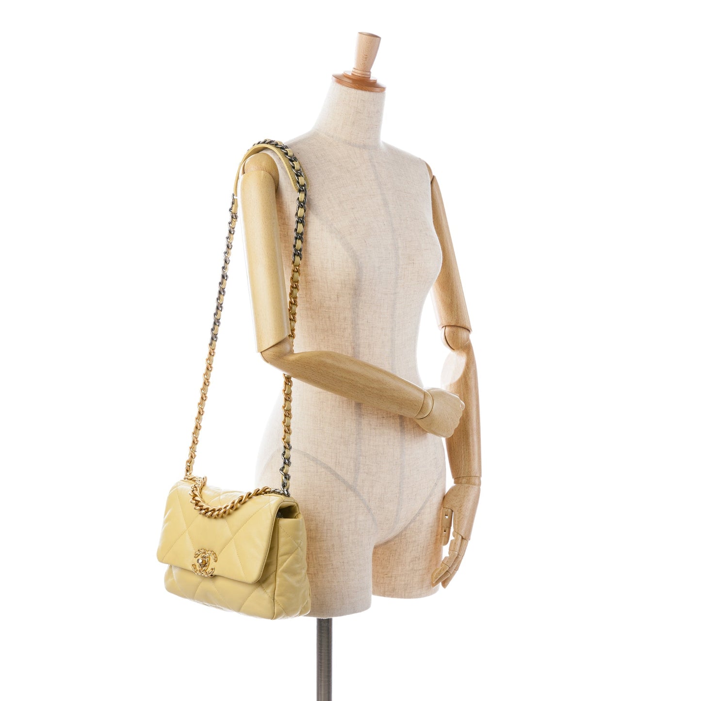 Chanel Sac Medium Lambskin 19 Flap