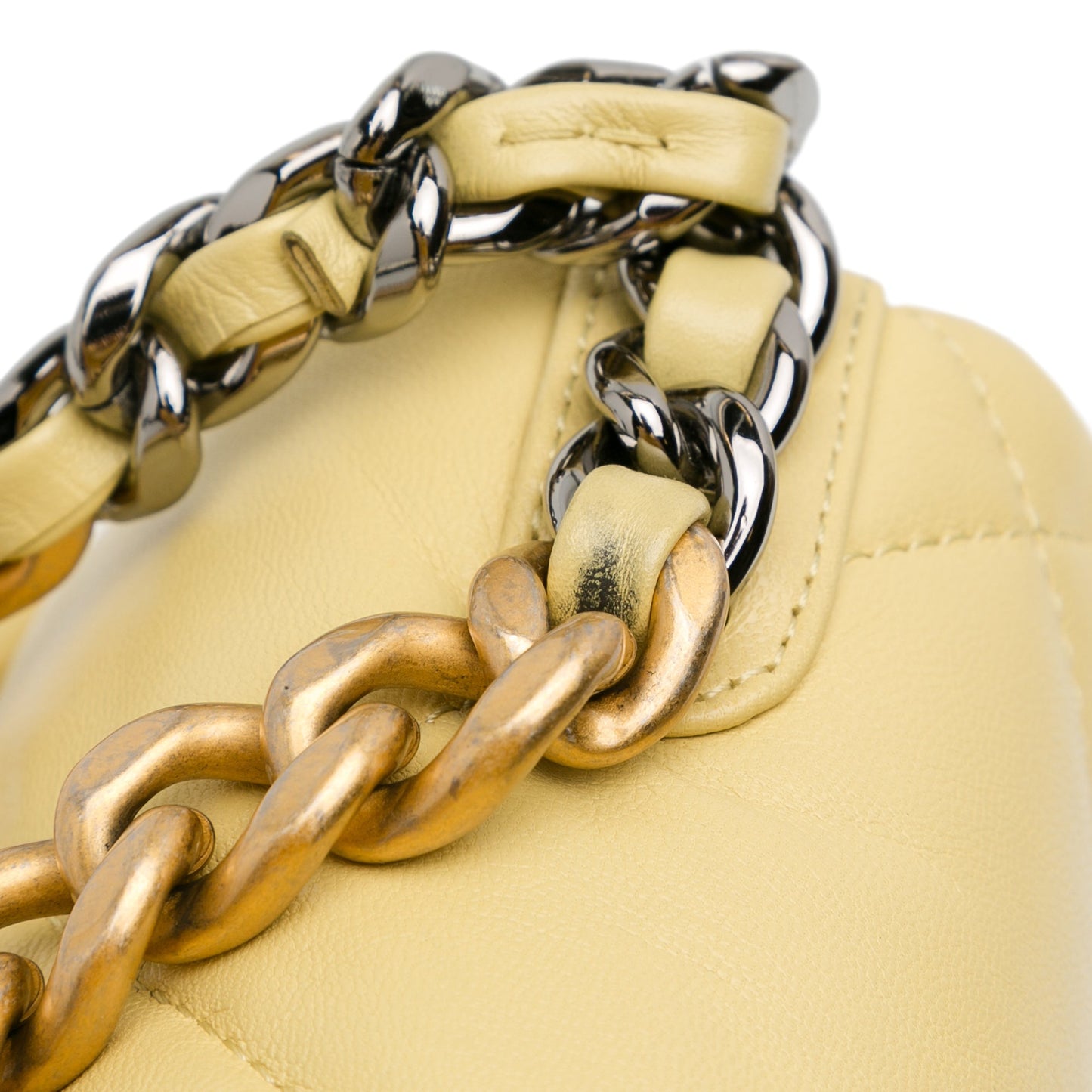 Chanel Sac Medium Lambskin 19 Flap