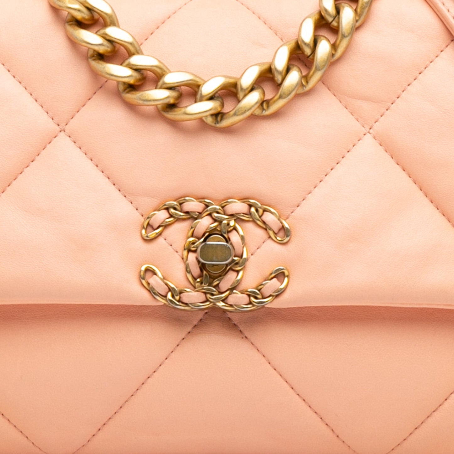Chanel Sac Medium Lambskin 19 Flap