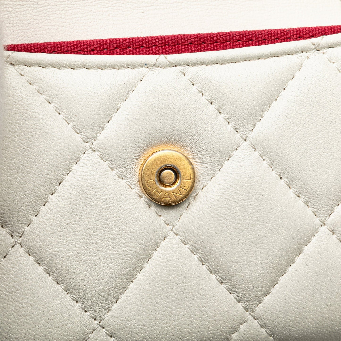 Chanel Sac Quilted Lambskin Coco Love Card Holder On Chain