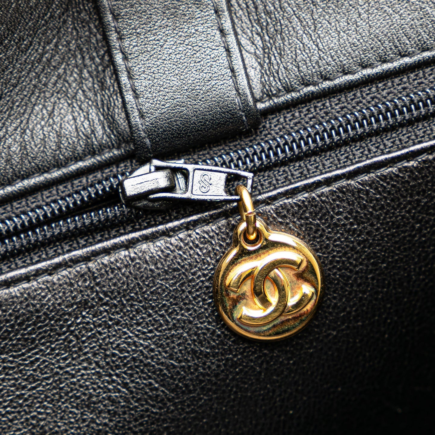 Chanel Sac CC Lambskin XL Tote