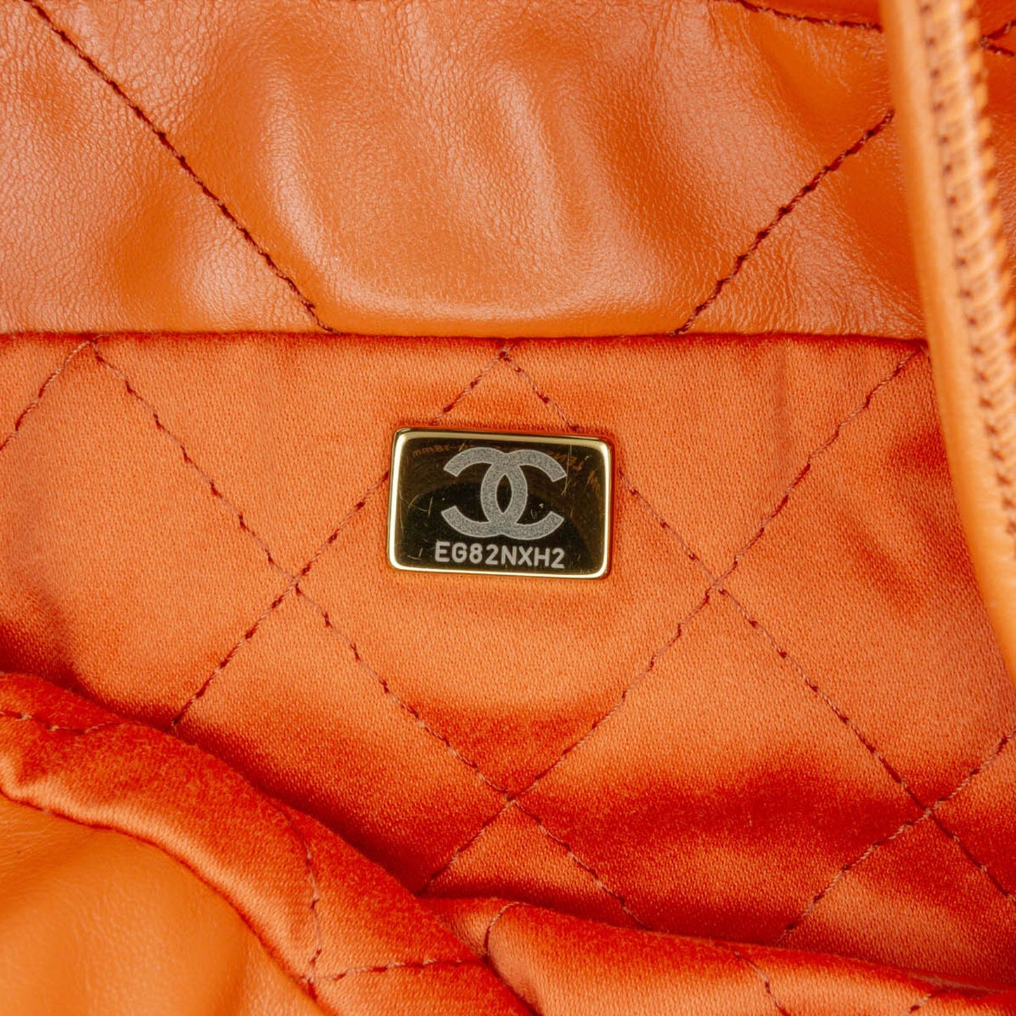 Chanel Sac Mini Shiny Calfskin 22 Handbag