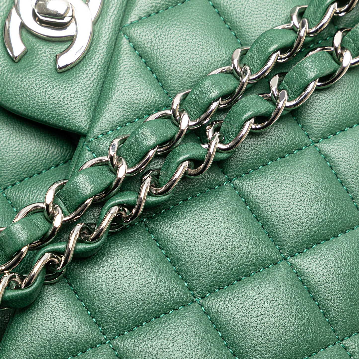Chanel Sac Medium Classic Lambskin Double Flap
