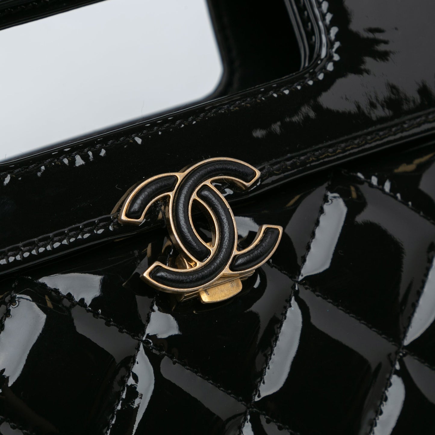 Chanel Sac Mini Quilted Patent Graphic Catch Flap