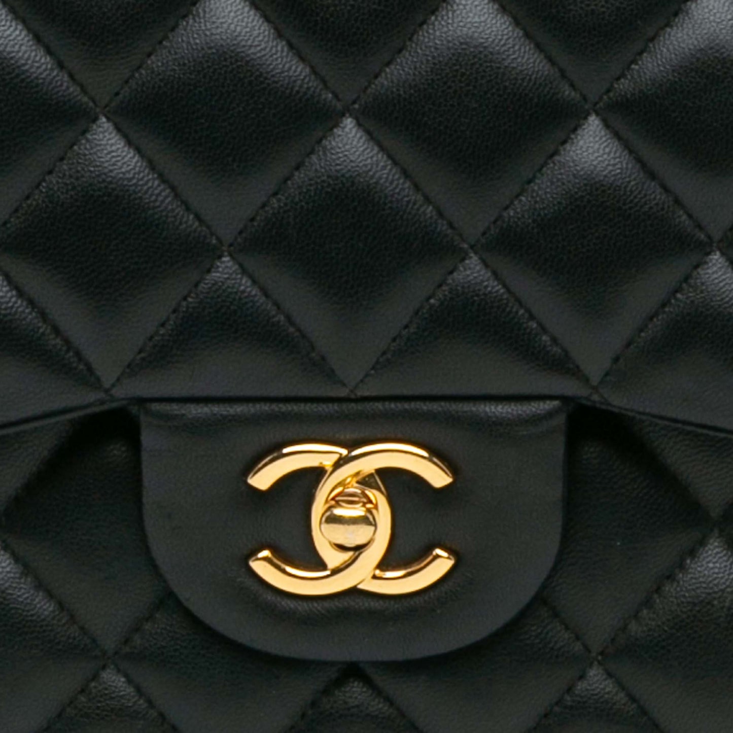 Chanel Sac Jumbo Classic Lambskin Double Flap