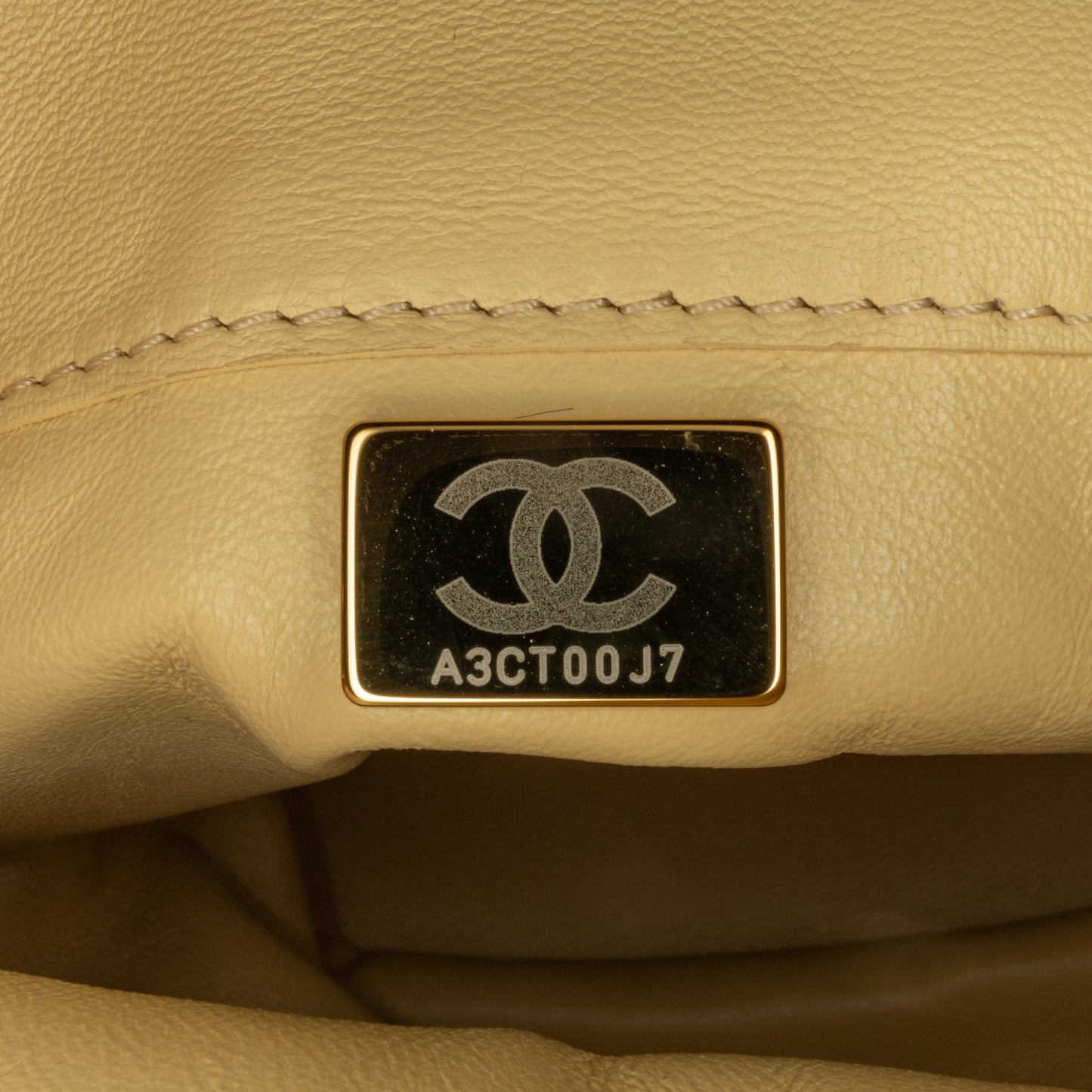 Chanel Sac Mini Lambskin Pending CC Bucket Bag