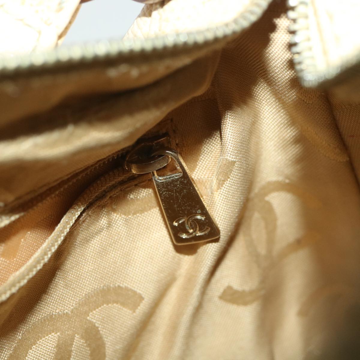 CHANEL Shoulder Bag Caviar Skin Beige CC am3924