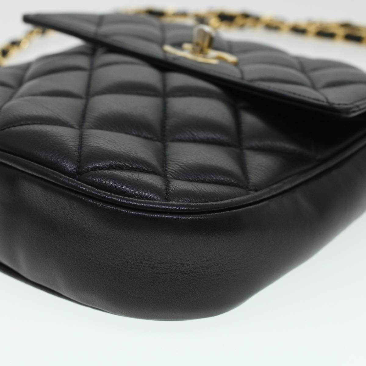 CHANEL Matelasse Turn Lock Chain Shoulder Bag Lamb Skin Black CC am4542