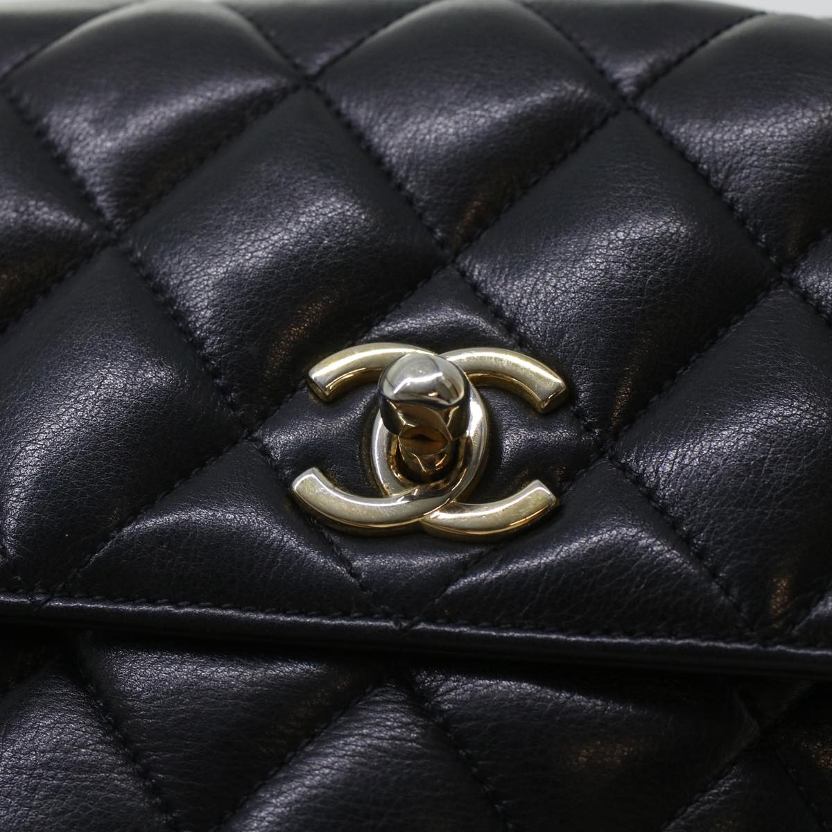CHANEL Matelasse Turn Lock Chain Shoulder Bag Lamb Skin Black CC am4542