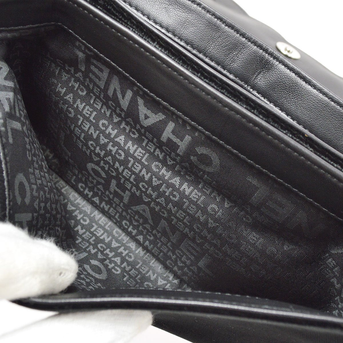 CHANEL 2005-2006 Icon Handbag