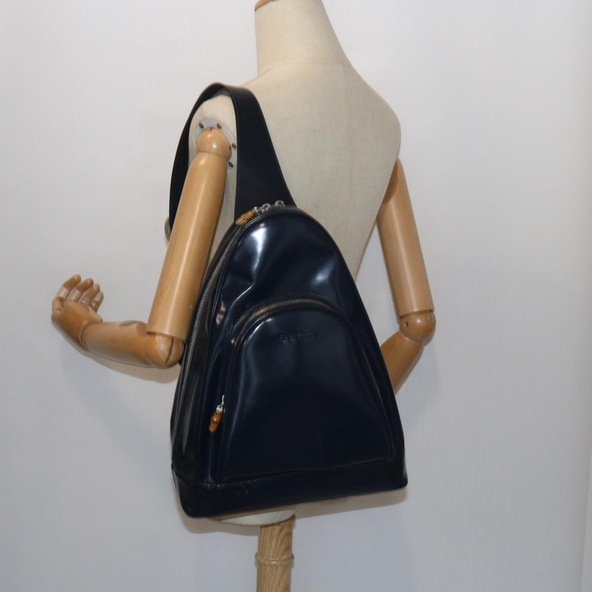 GUCCI Bamboo Body Bag Patent leather Navy ar10595B