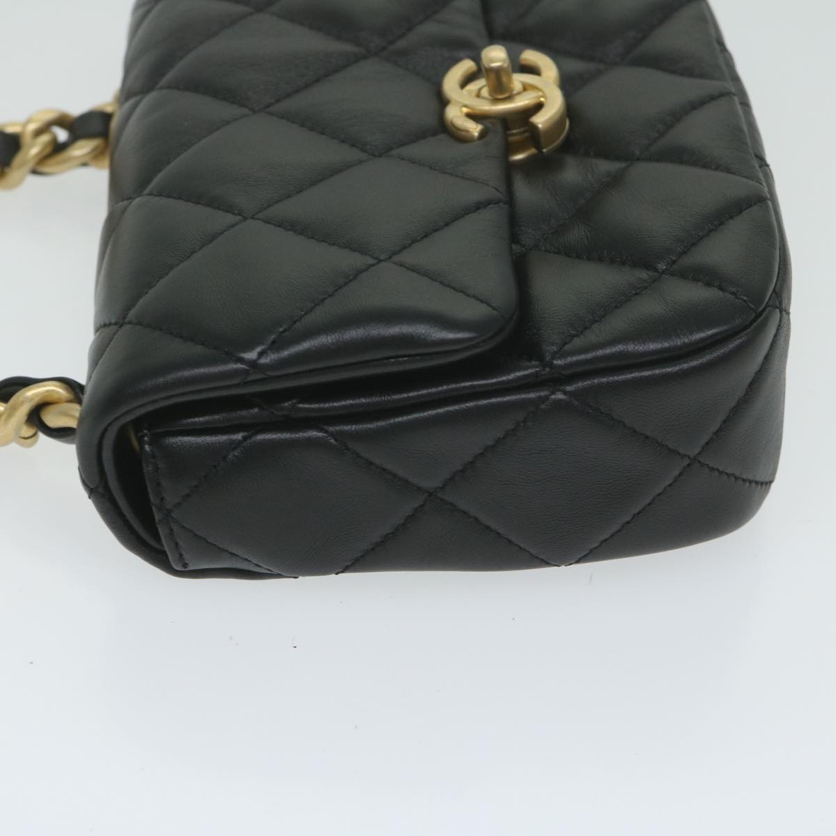 CHANEL Matelasse Turn Lock Chain Shoulder Bag Lamb Skin Black CC ar11105A