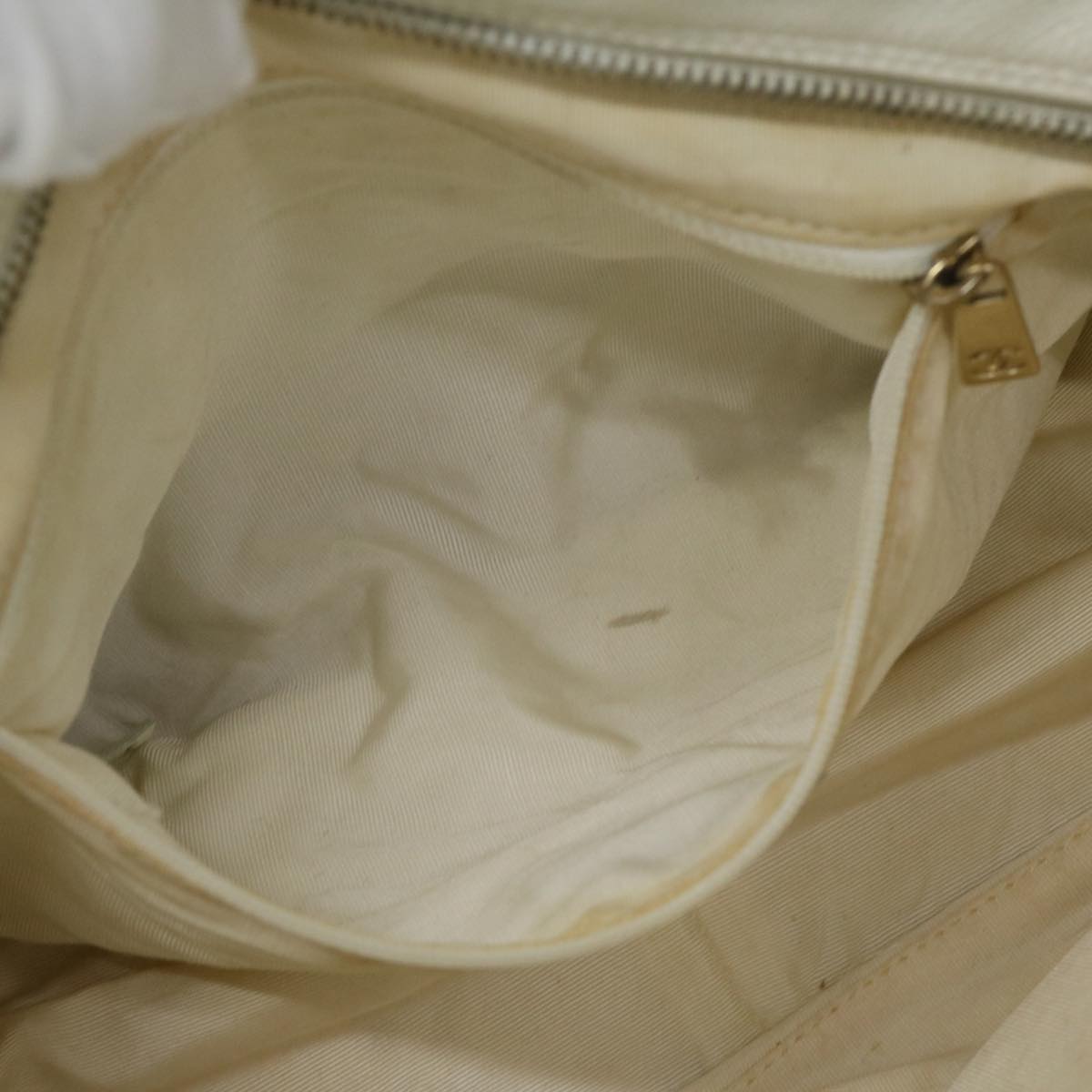 CHANEL Matelasse Chain Shoulder Bag Caviar Skin White CC ar11502
