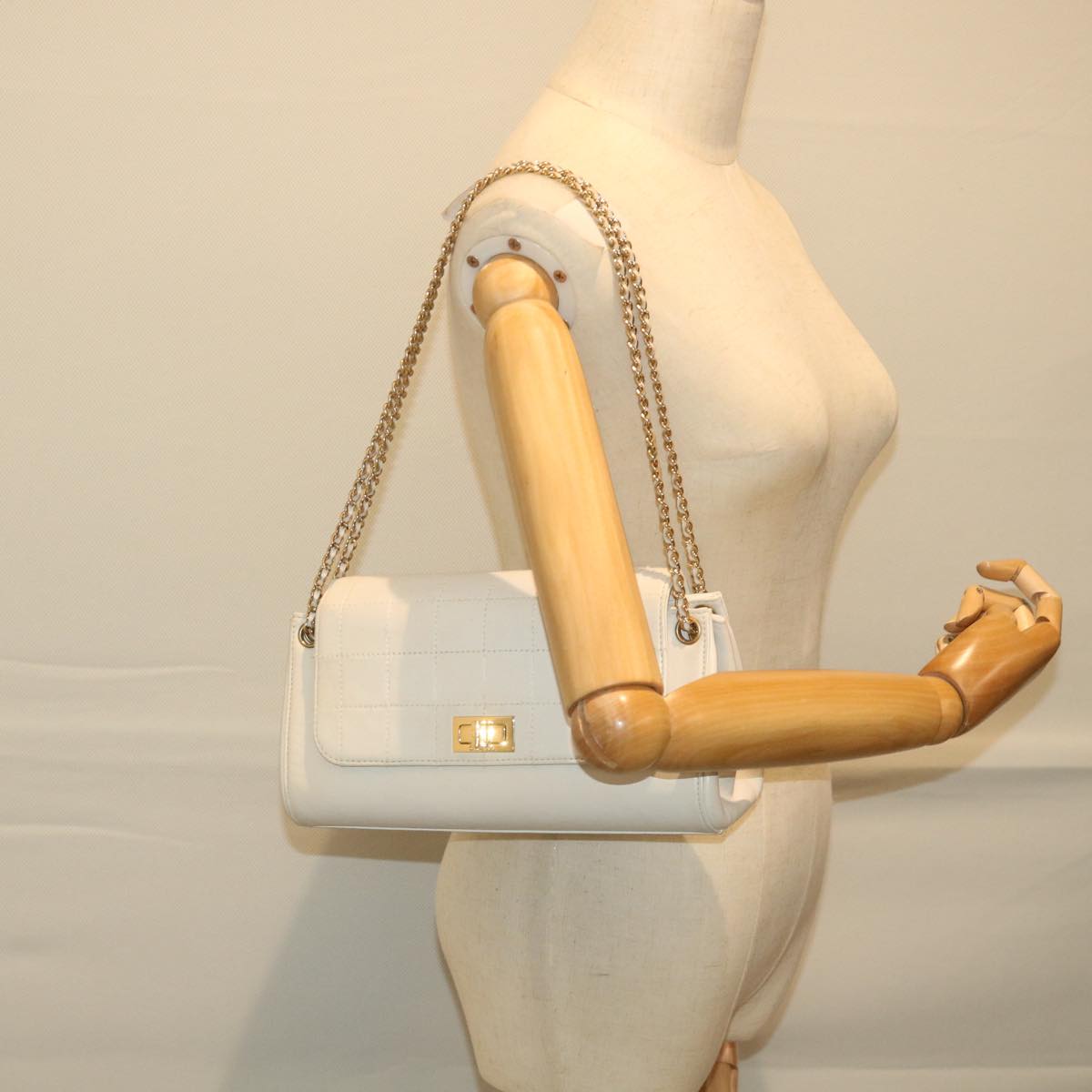 CHANEL Choco Bar line Chain Shoulder Bag Leather White CC bs10047