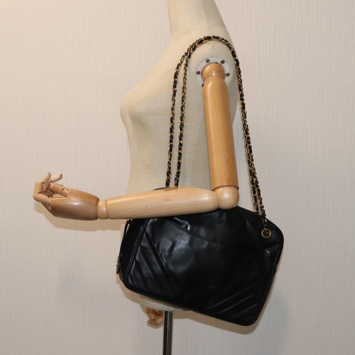 CHANEL Matelasse Chain Shoulder Bag Leather Black CC bs13119