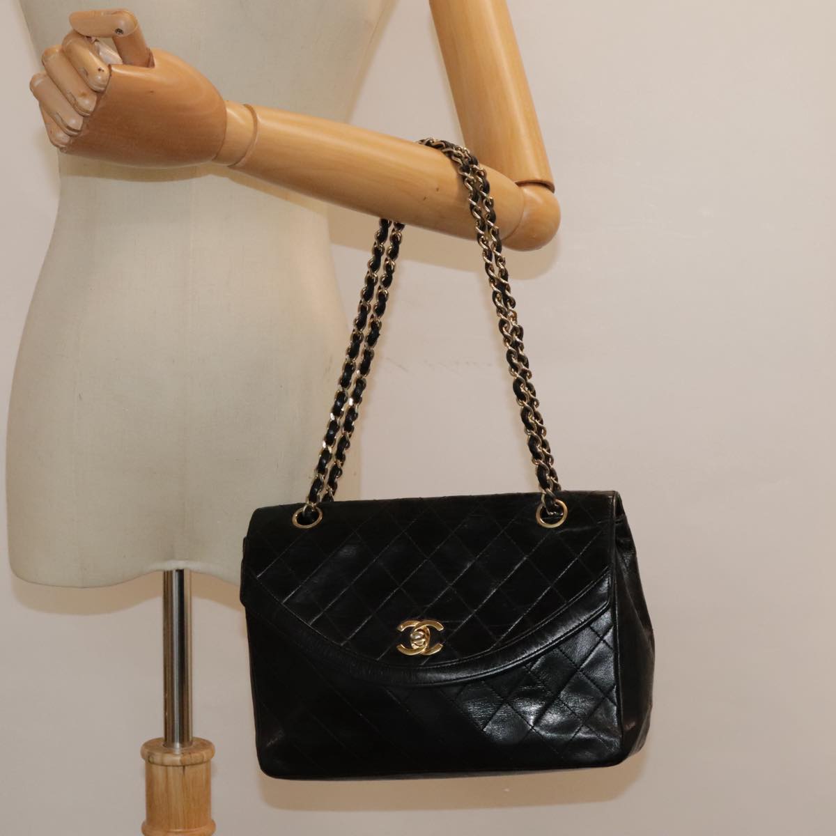 CHANEL Matelasse Chain Shoulder Bag Lamb Skin Gold Black CC bs18532