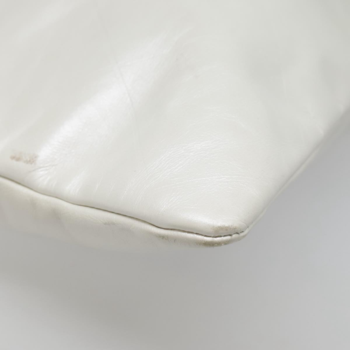 CHANEL Matelasse Hand Bag Leather White CC bs18834