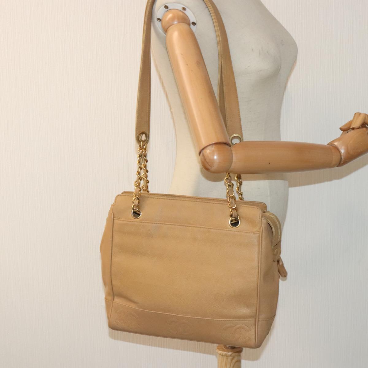 CHANEL Chain Shoulder Bag Caviar Skin Beige Gold CC bs18835