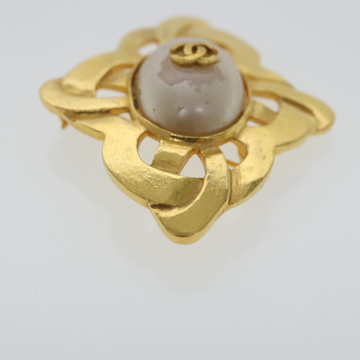 CHANEL Brooch metal Gold Tone CC bs19066