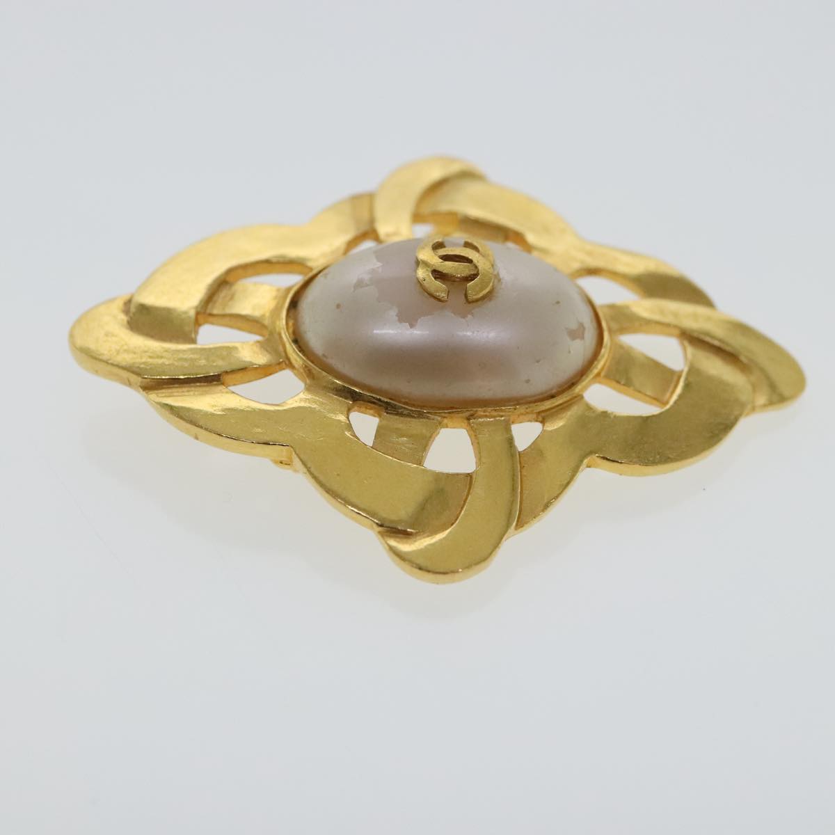 CHANEL Brooch metal Gold Tone CC bs19066