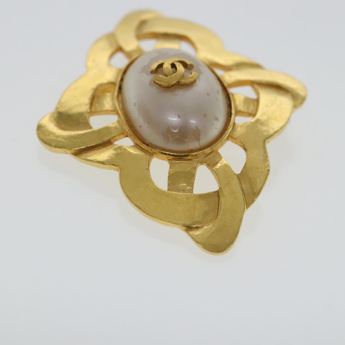 CHANEL Brooch metal Gold Tone CC bs19066