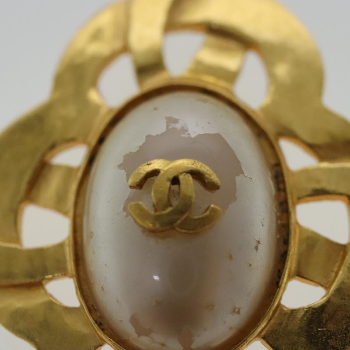 CHANEL Brooch metal Gold Tone CC bs19066