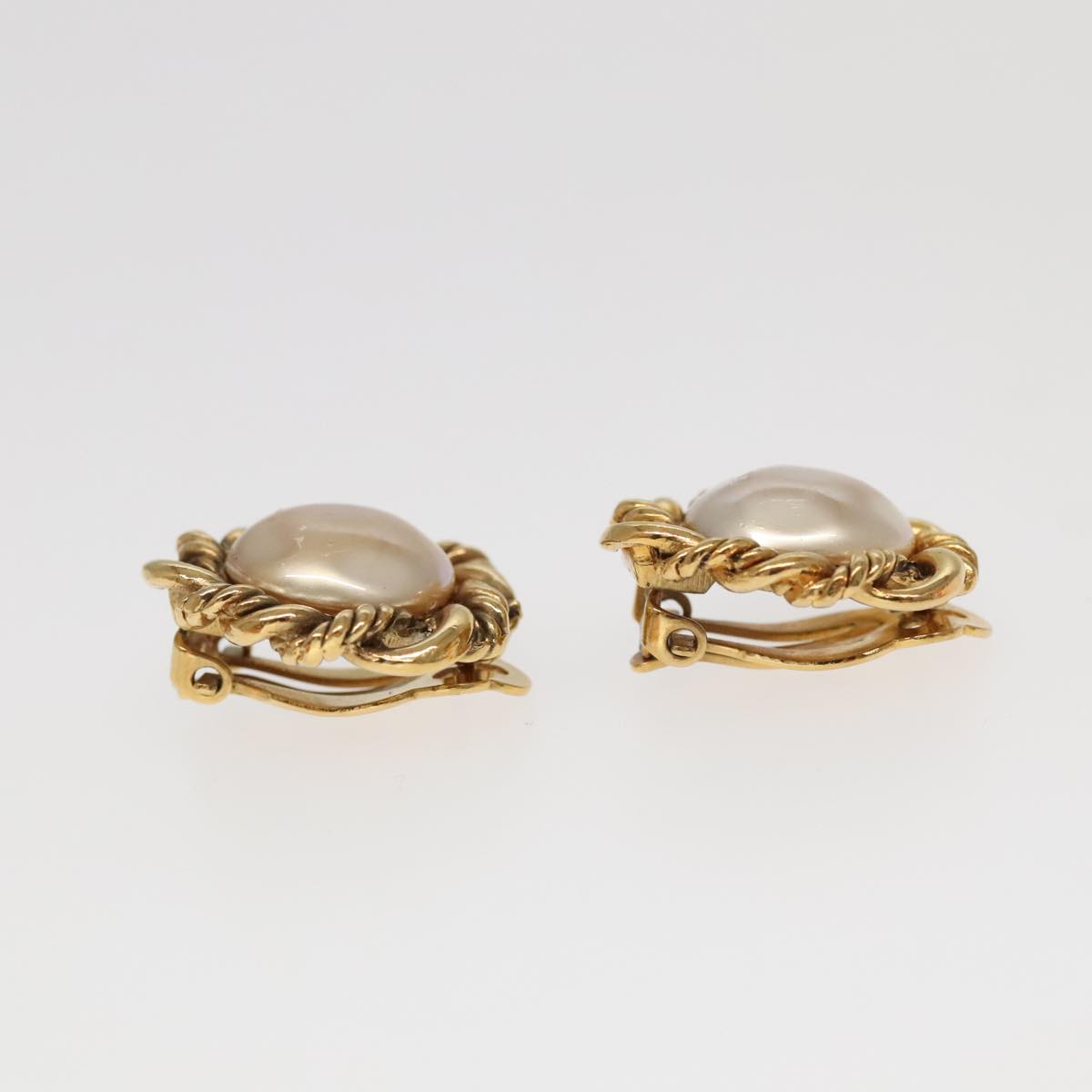 CHANEL Pearl Earring metal Gold Tone CC bs19423