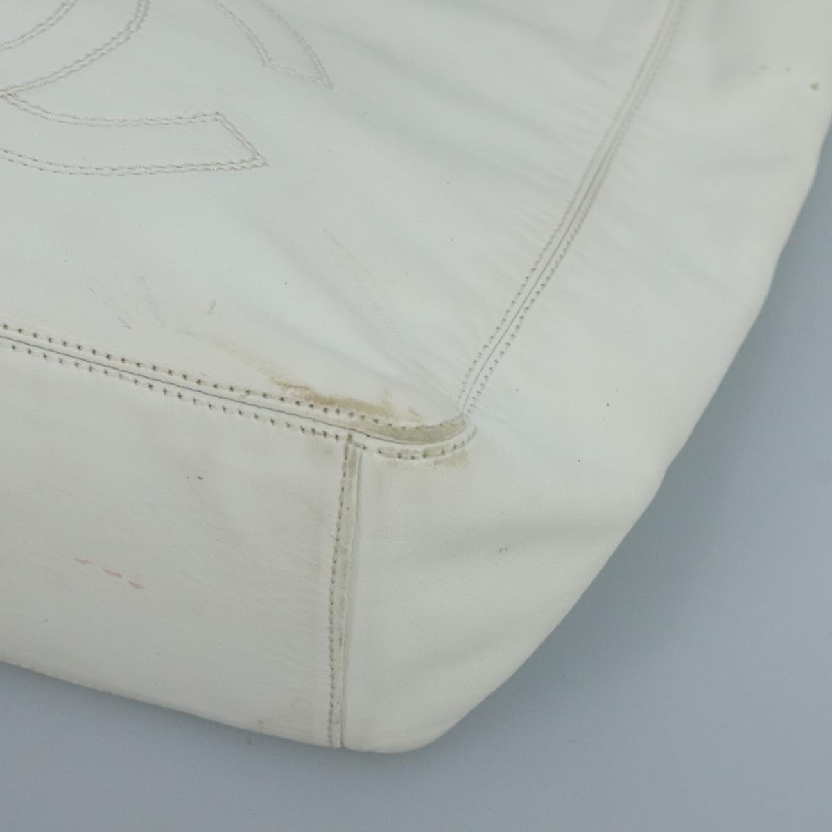 CHANEL Tote Bag Lamb Skin White CC bs21711