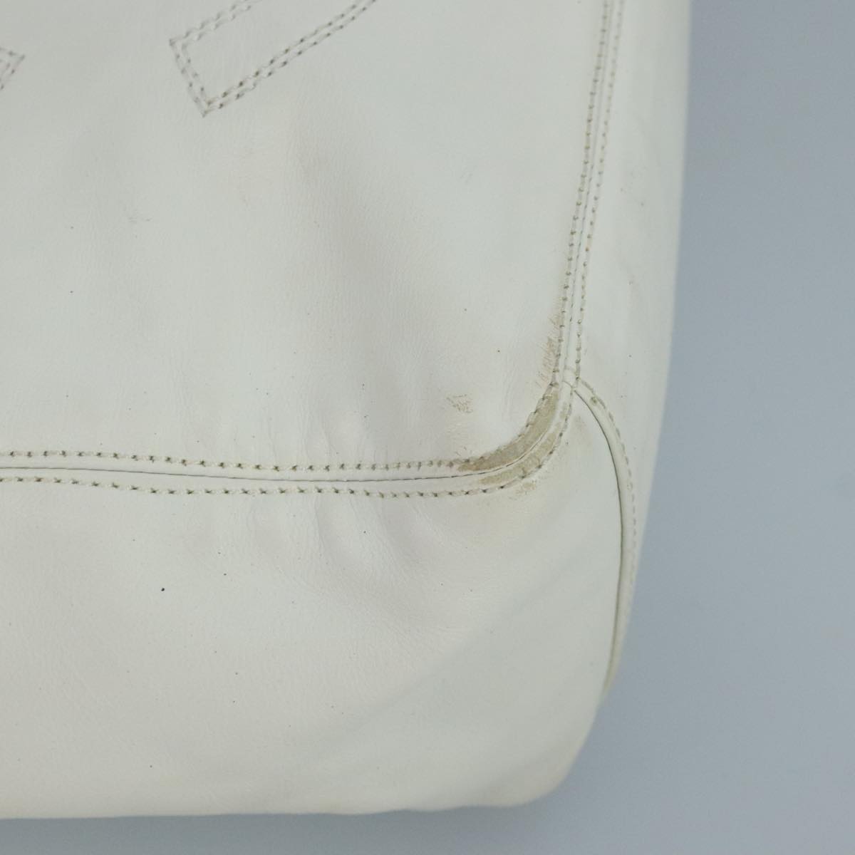 CHANEL Tote Bag Lamb Skin White CC bs21711