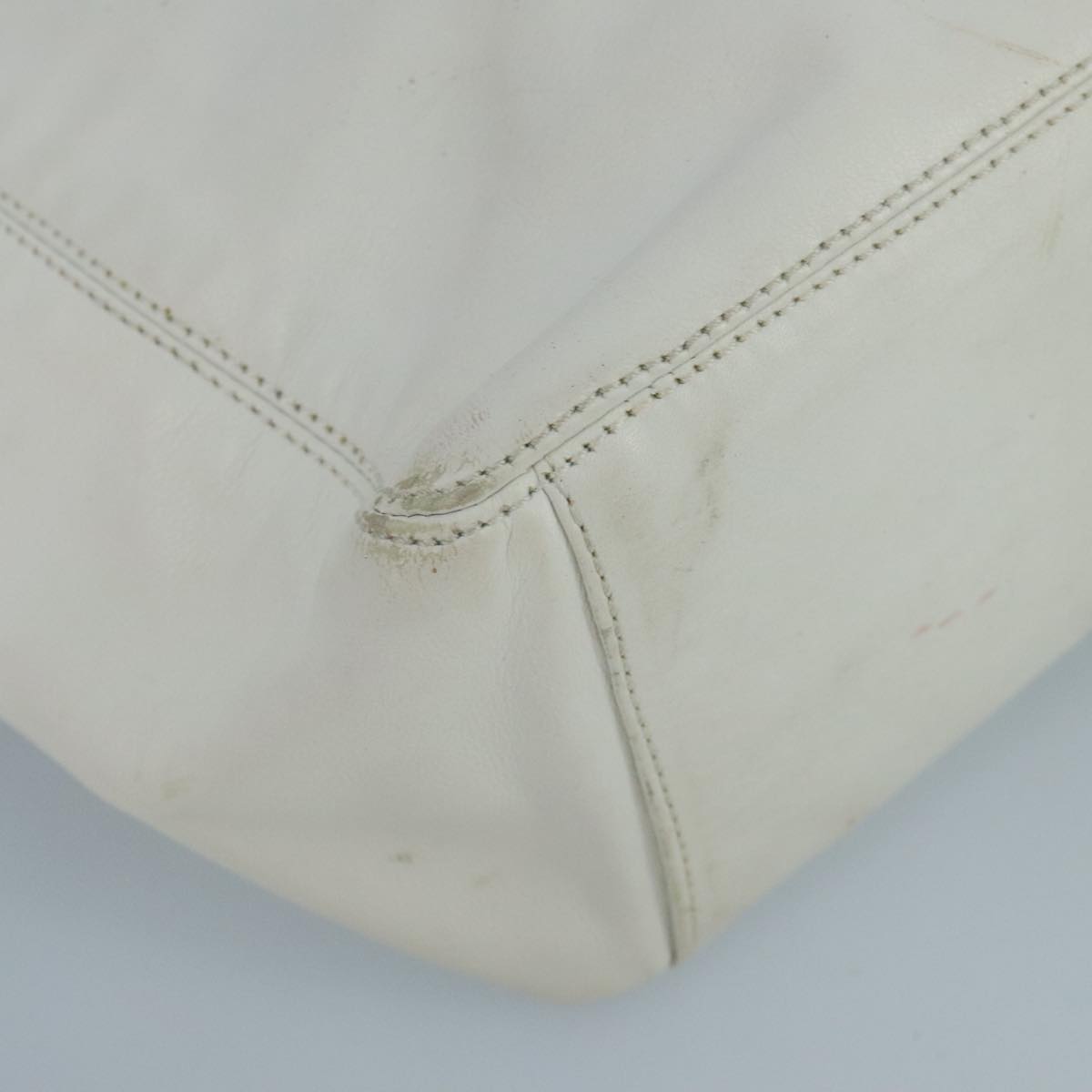 CHANEL Tote Bag Lamb Skin White CC bs21711