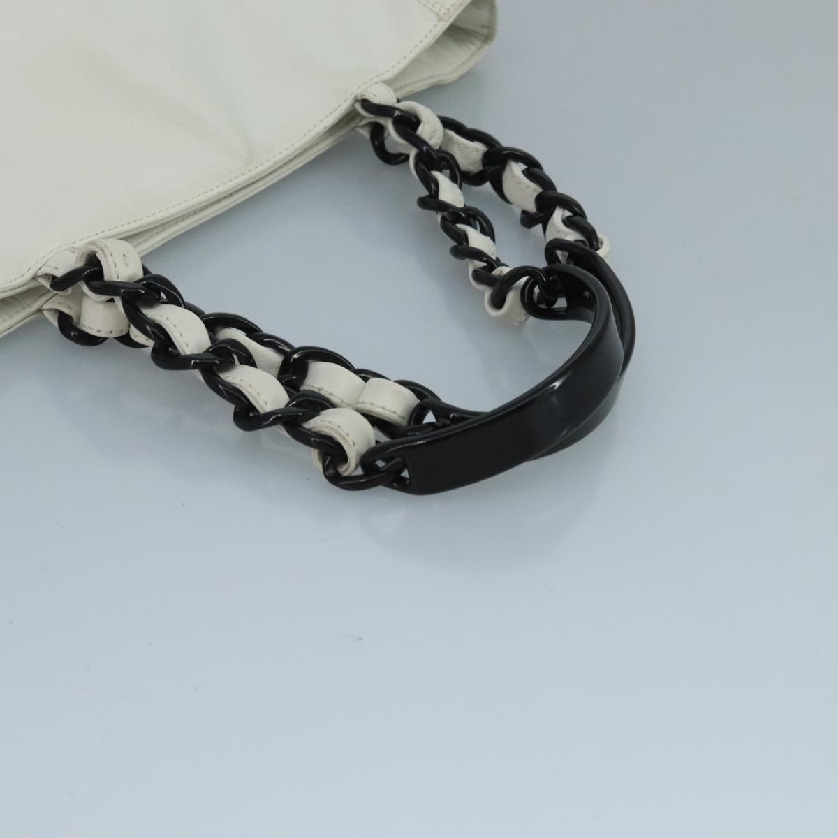 CHANEL Tote Bag Lamb Skin White CC bs21711