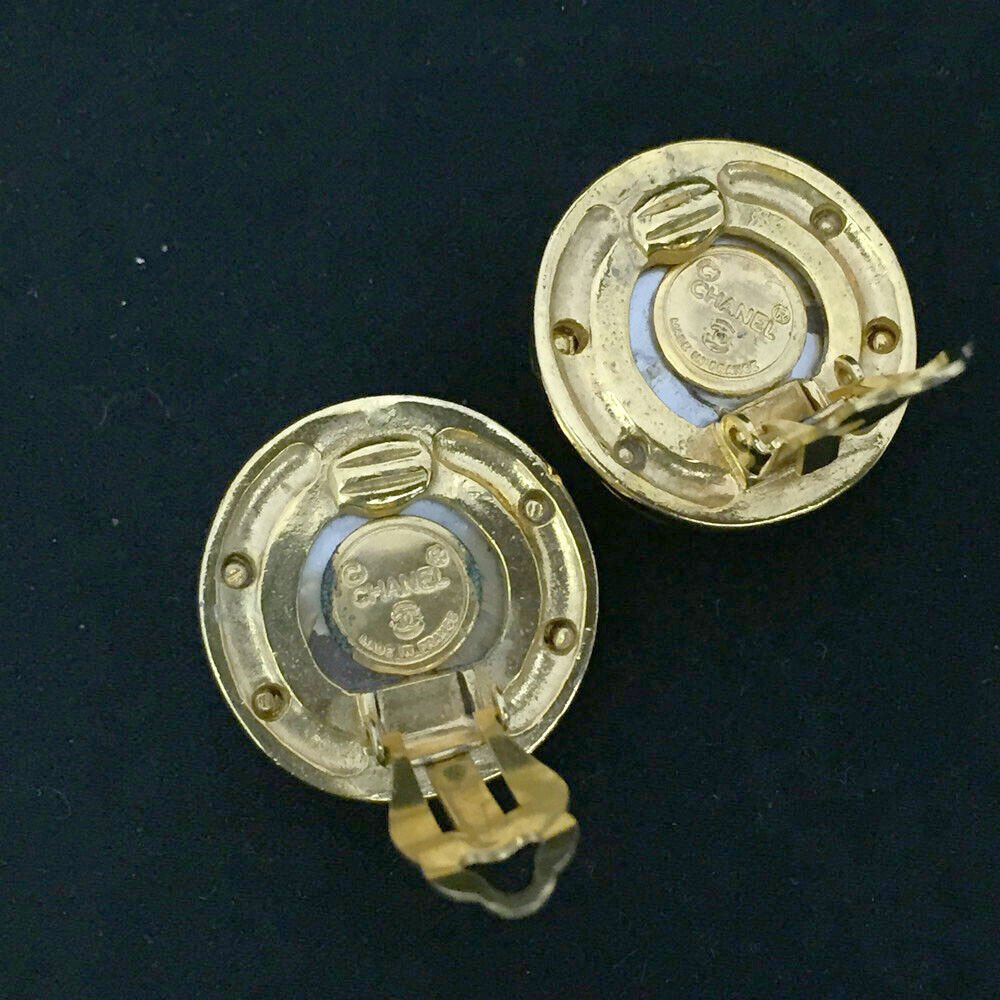 CHANEL CC Logo Gold Tone Pearl Earrings