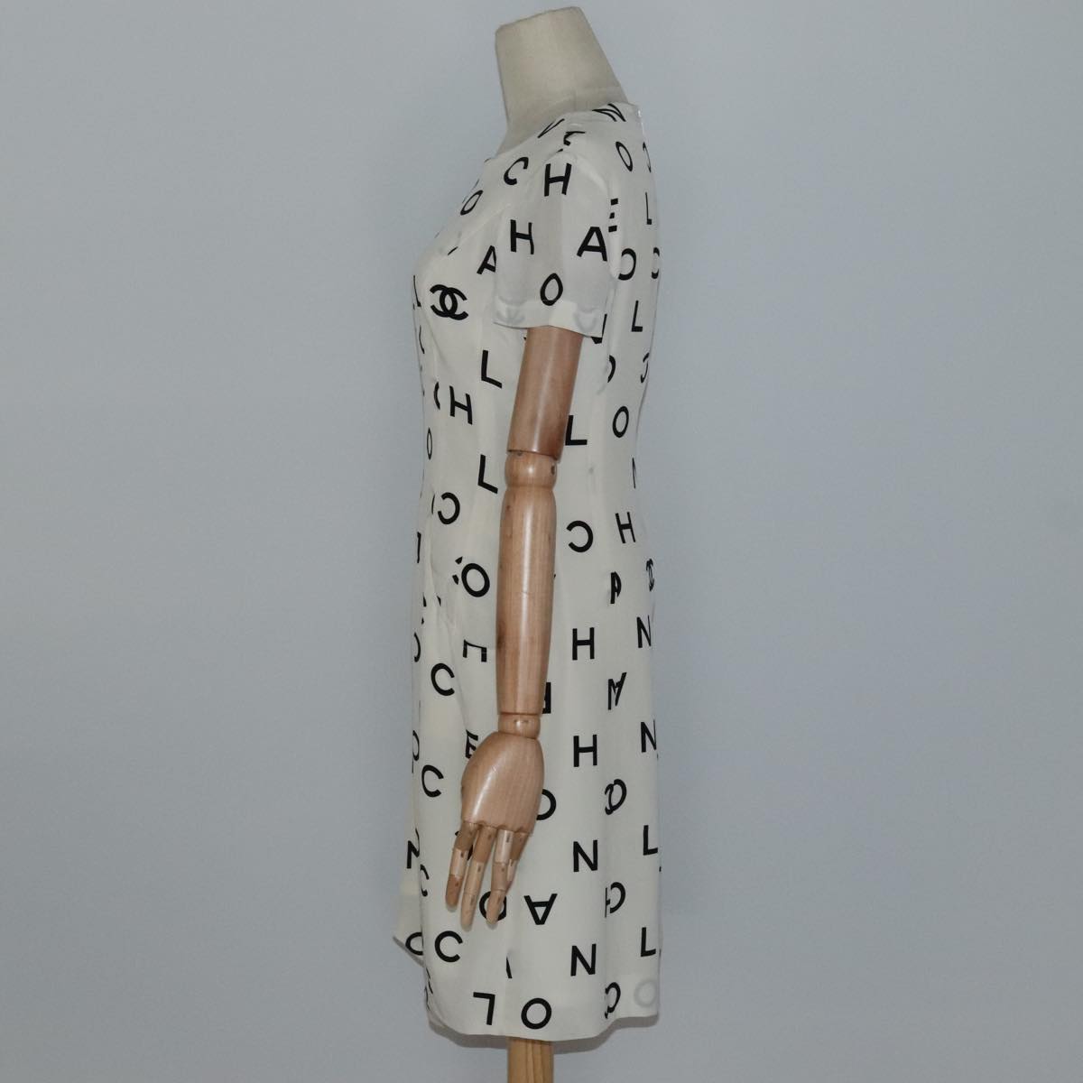 CHANEL One Piece Silk White CC FF0439