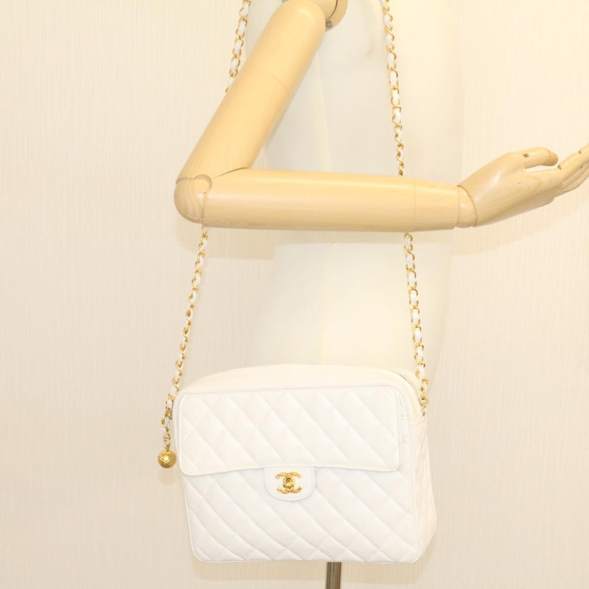 CHANEL Matelasse Chain Shoulder Bag Caviar Skin Gold White CC am1370gA