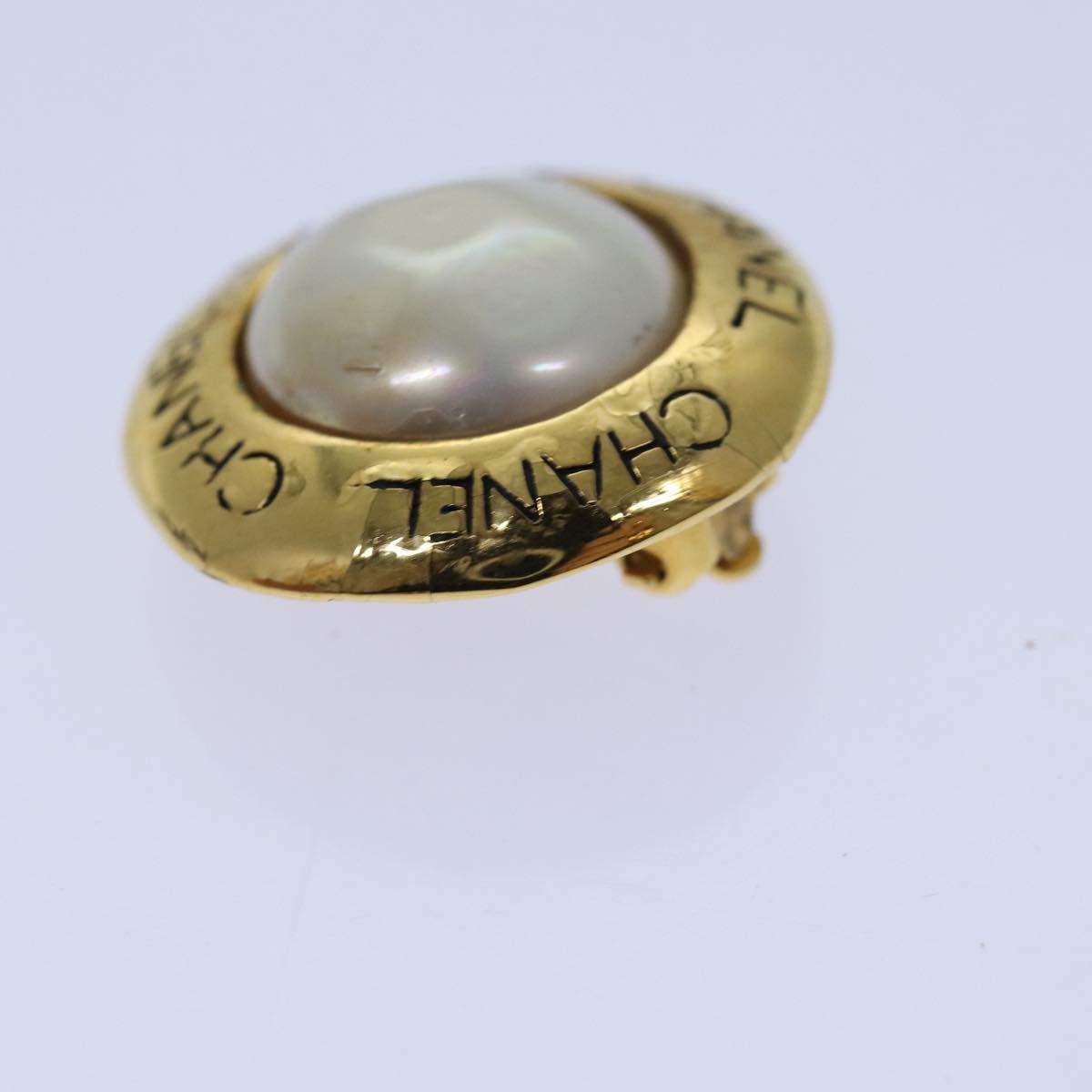 CHANEL Pearl Earring metal Gold CC hk1468