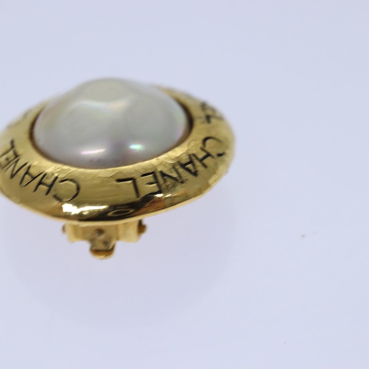 CHANEL Pearl Earring metal Gold CC hk1468