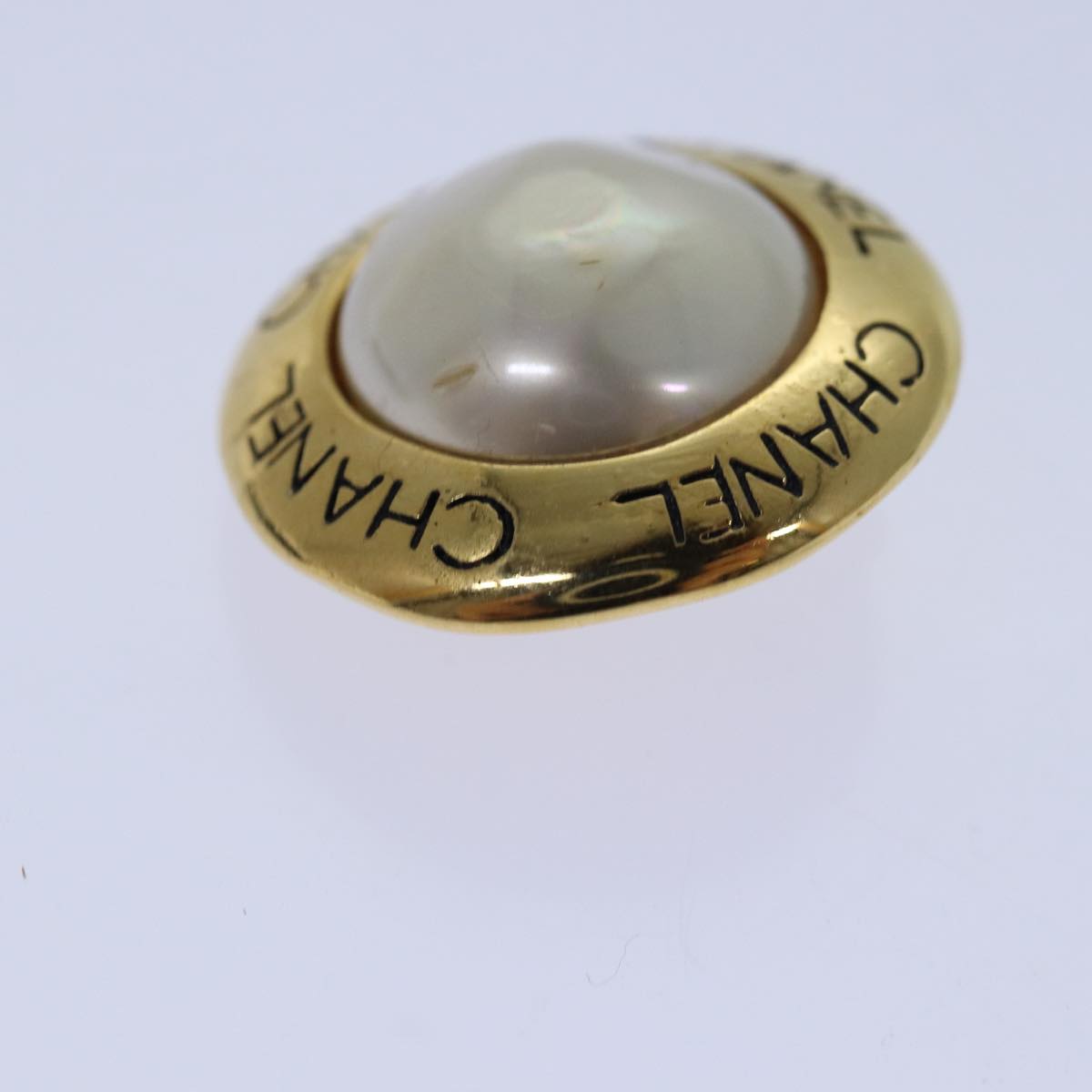 CHANEL Pearl Earring metal Gold CC hk1468