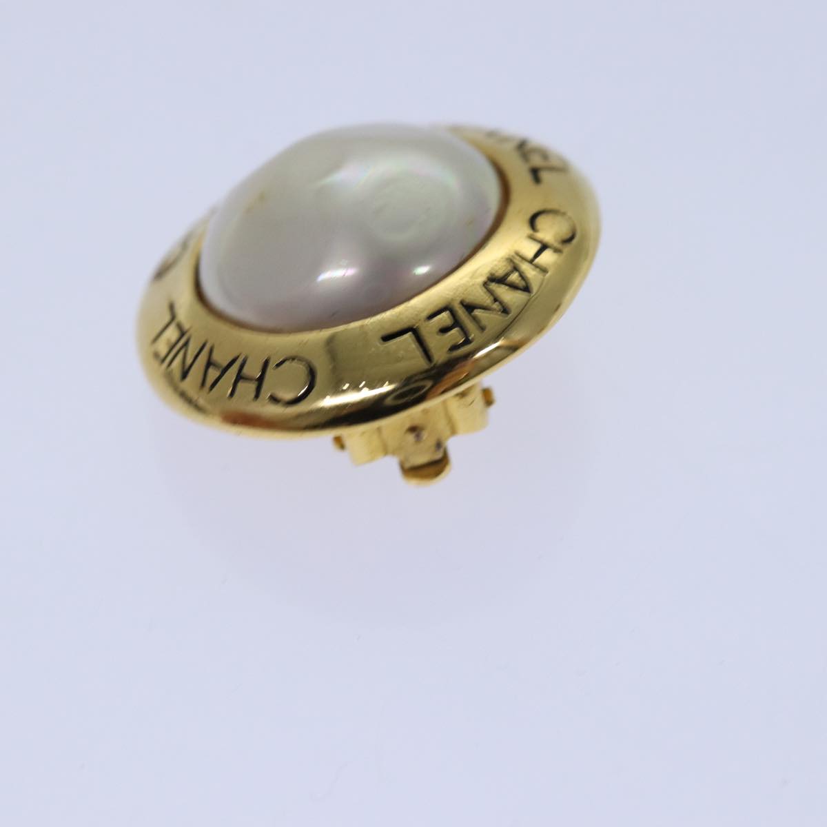 CHANEL Pearl Earring metal Gold CC hk1468