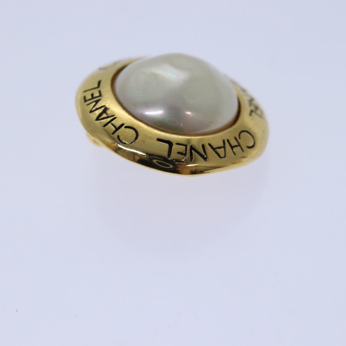 CHANEL Pearl Earring metal Gold CC hk1468