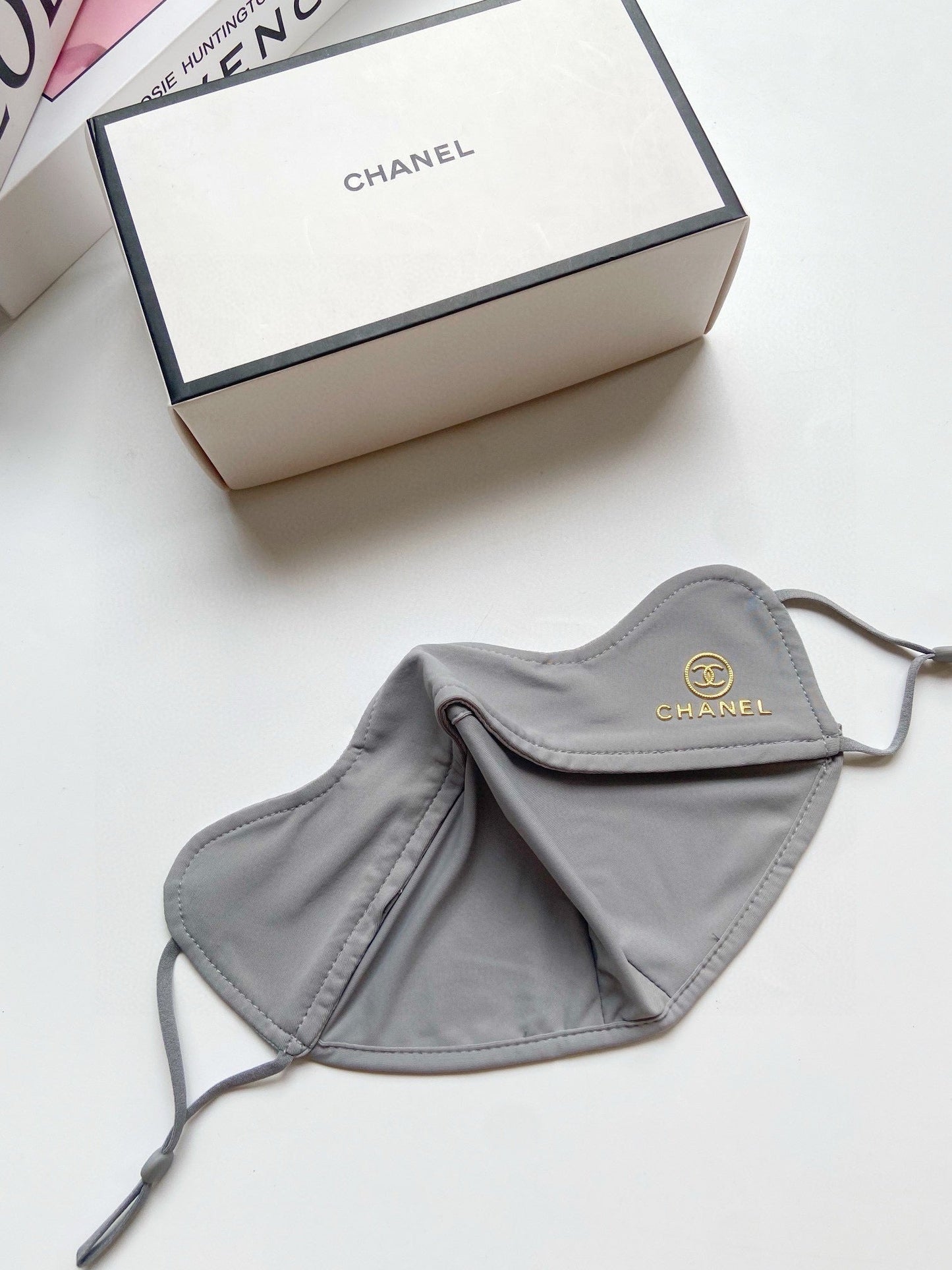CHANEL SUNSCREEN MASK 189471 (1 BOX)