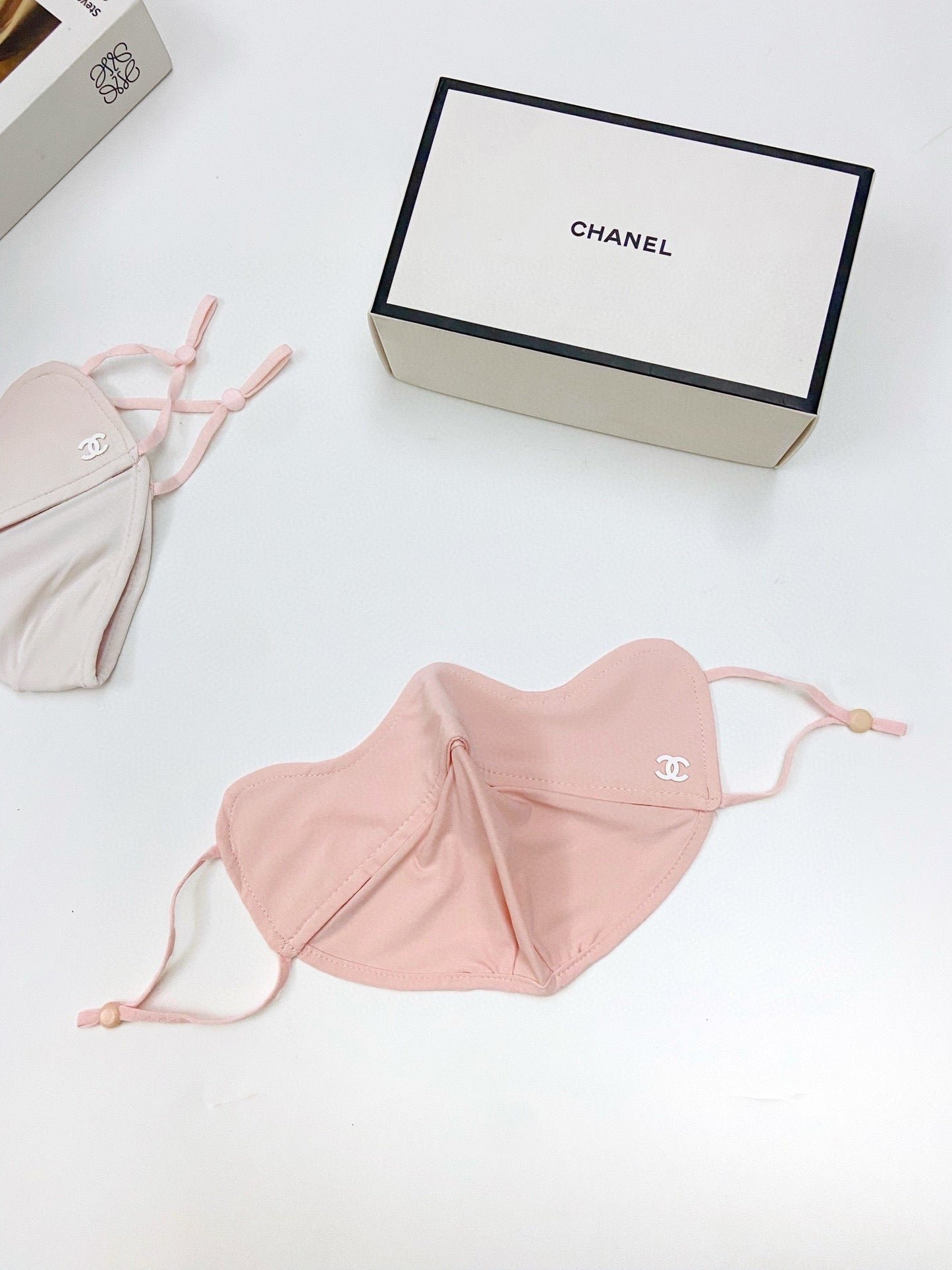 CHANEL SUNSCREEN MASK 189472 (1 BOX)