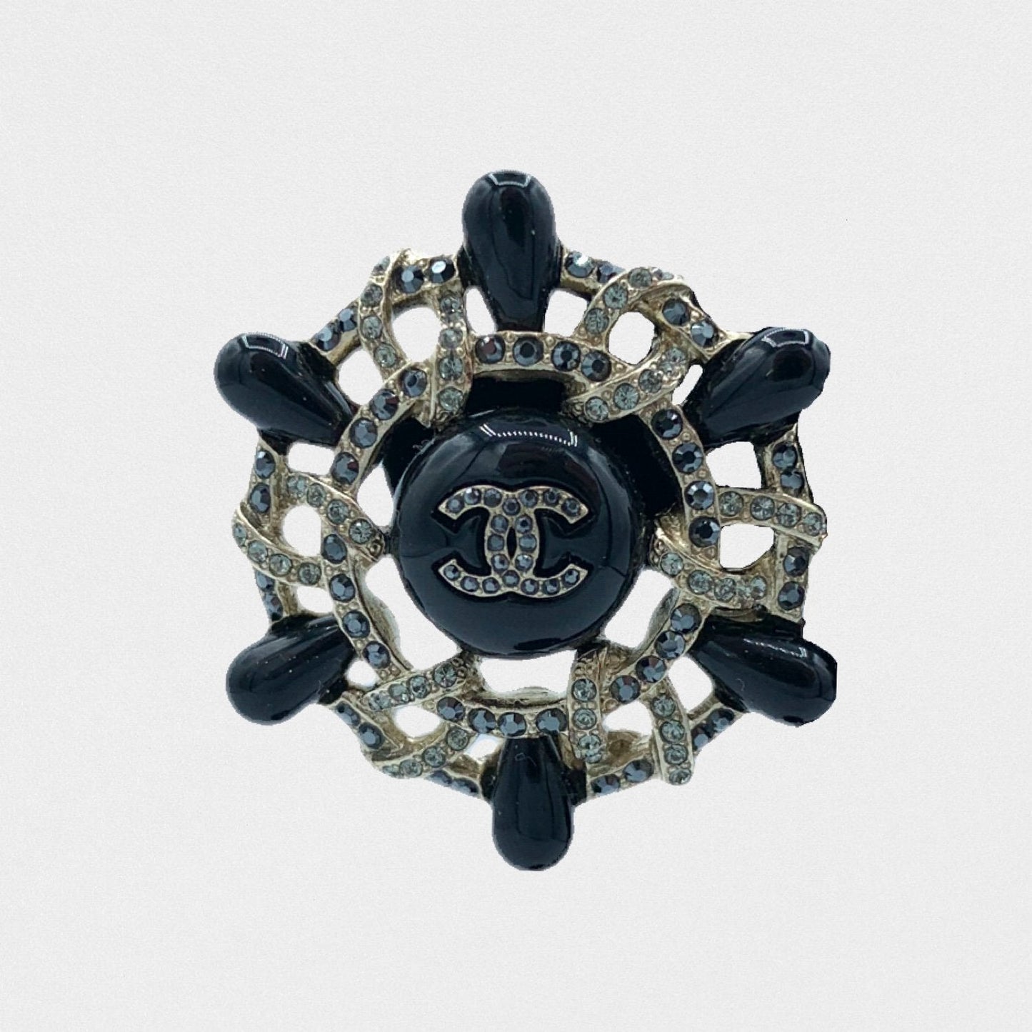 Chanel round earrings - Mtiers d'art Hambourg 2017/2018