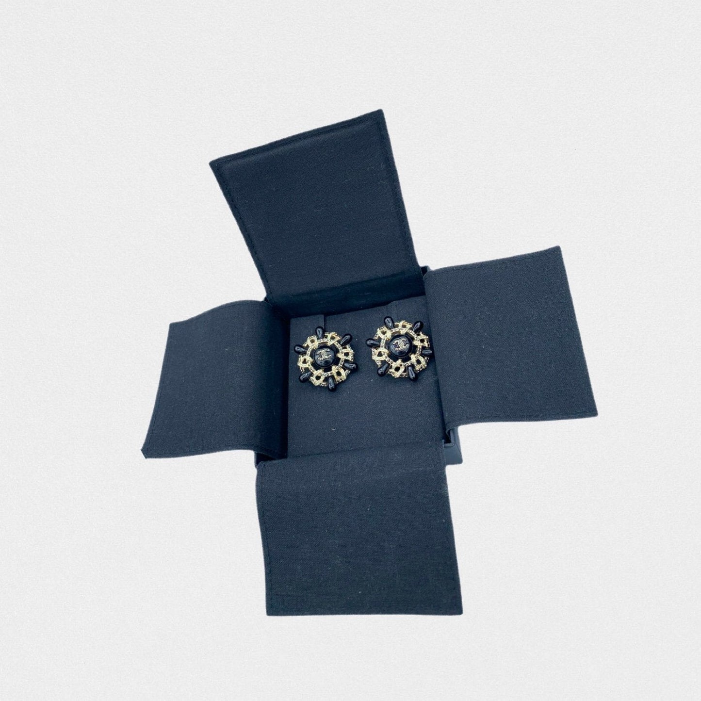 Chanel round earrings - Mtiers d'art Hambourg 2017/2018