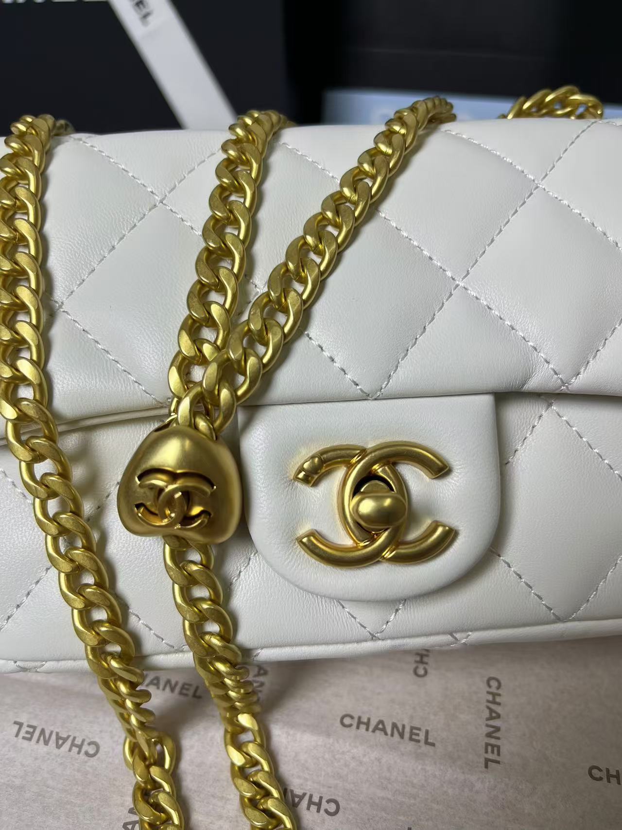 CHANEL 25C Mini Flap 19cm White Lambskin Gold Heart Hardware