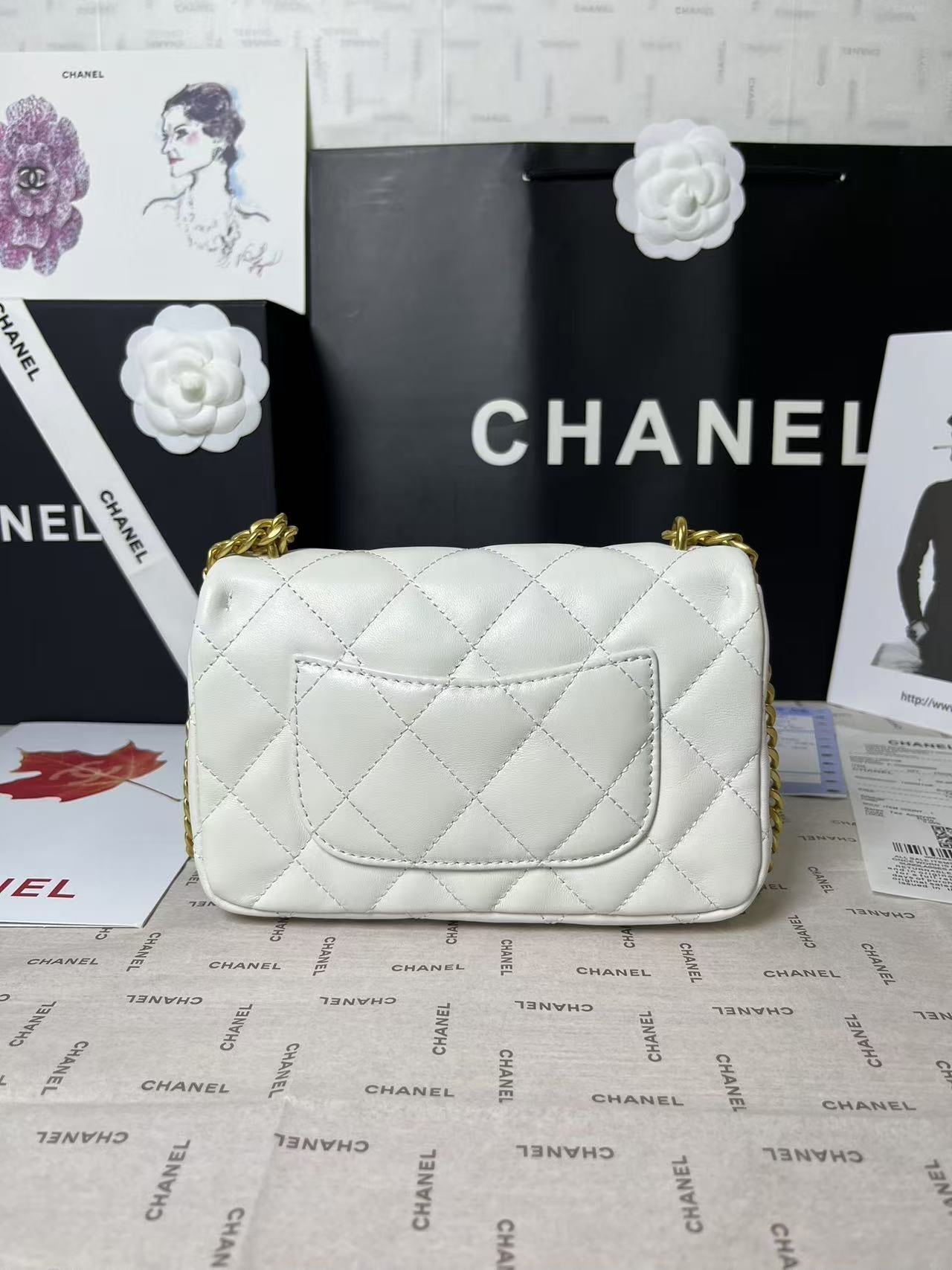 CHANEL 25C Mini Flap 19cm White Lambskin Gold Heart Hardware