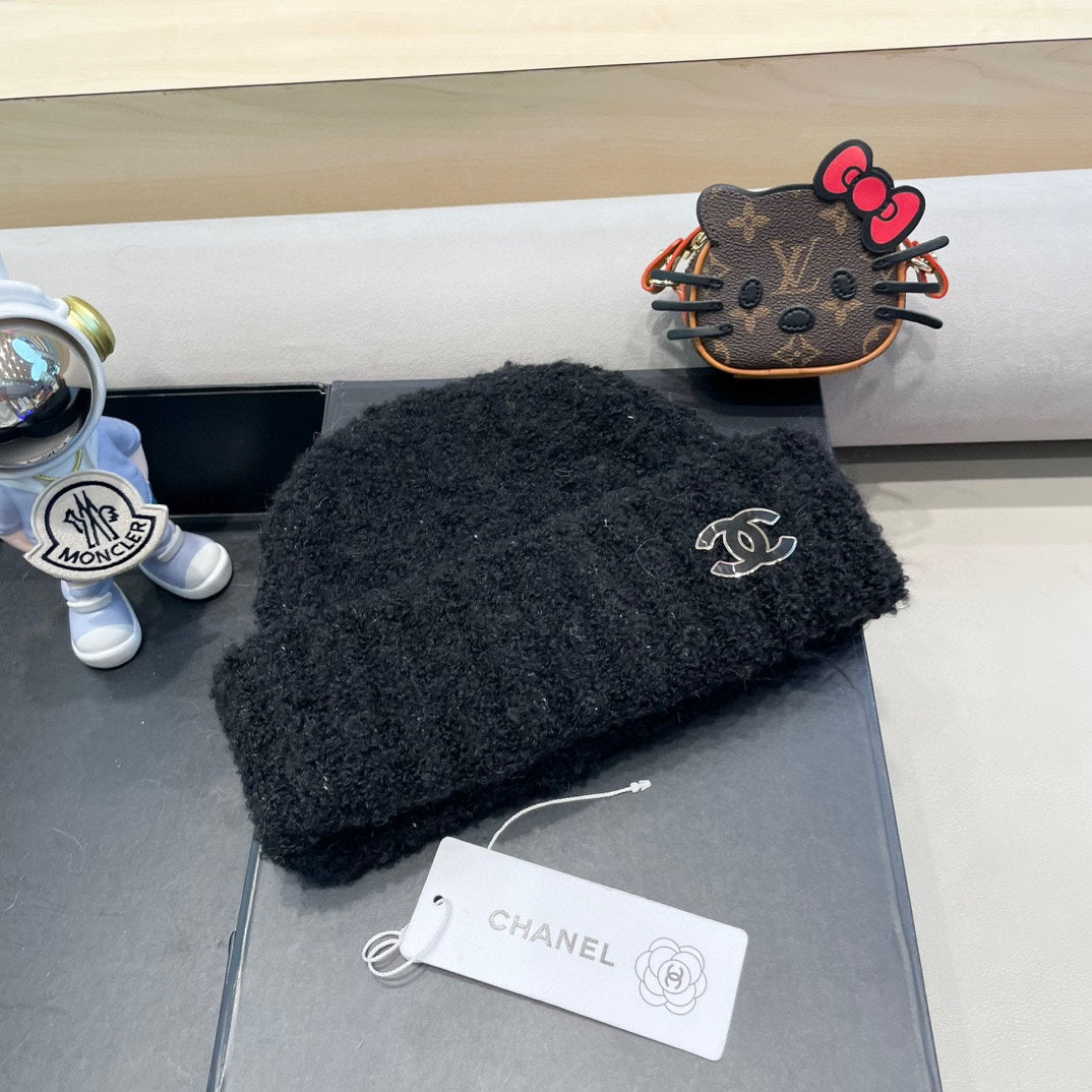 CHANEL BEANIE HAT IN BLACK WOOL 413326