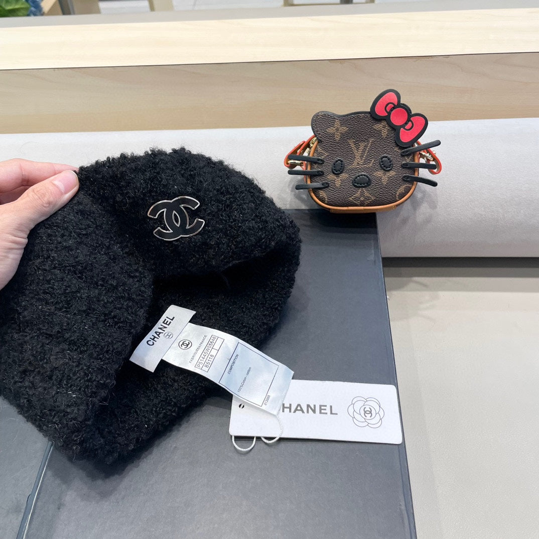 CHANEL BEANIE HAT IN BLACK WOOL 413326