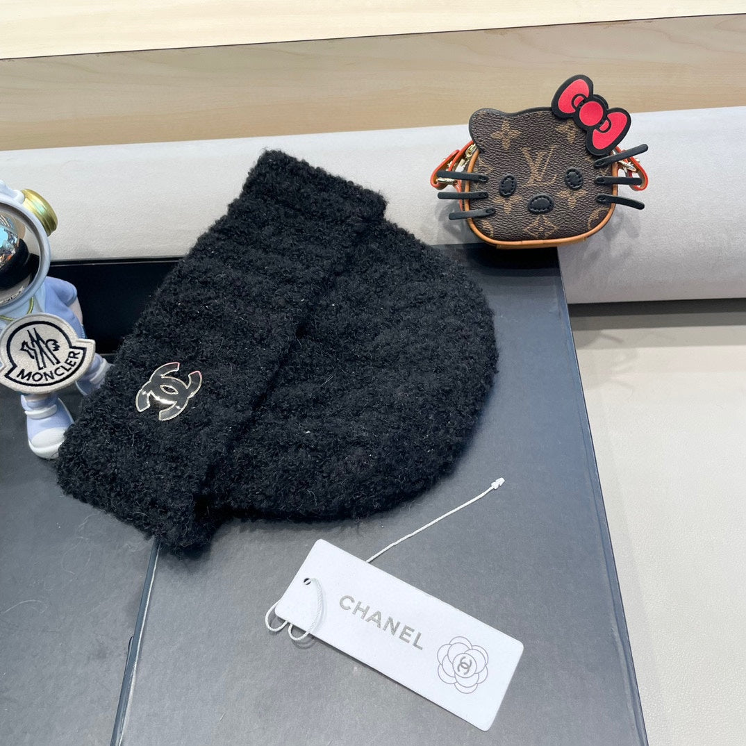 CHANEL BEANIE HAT IN BLACK WOOL 413326