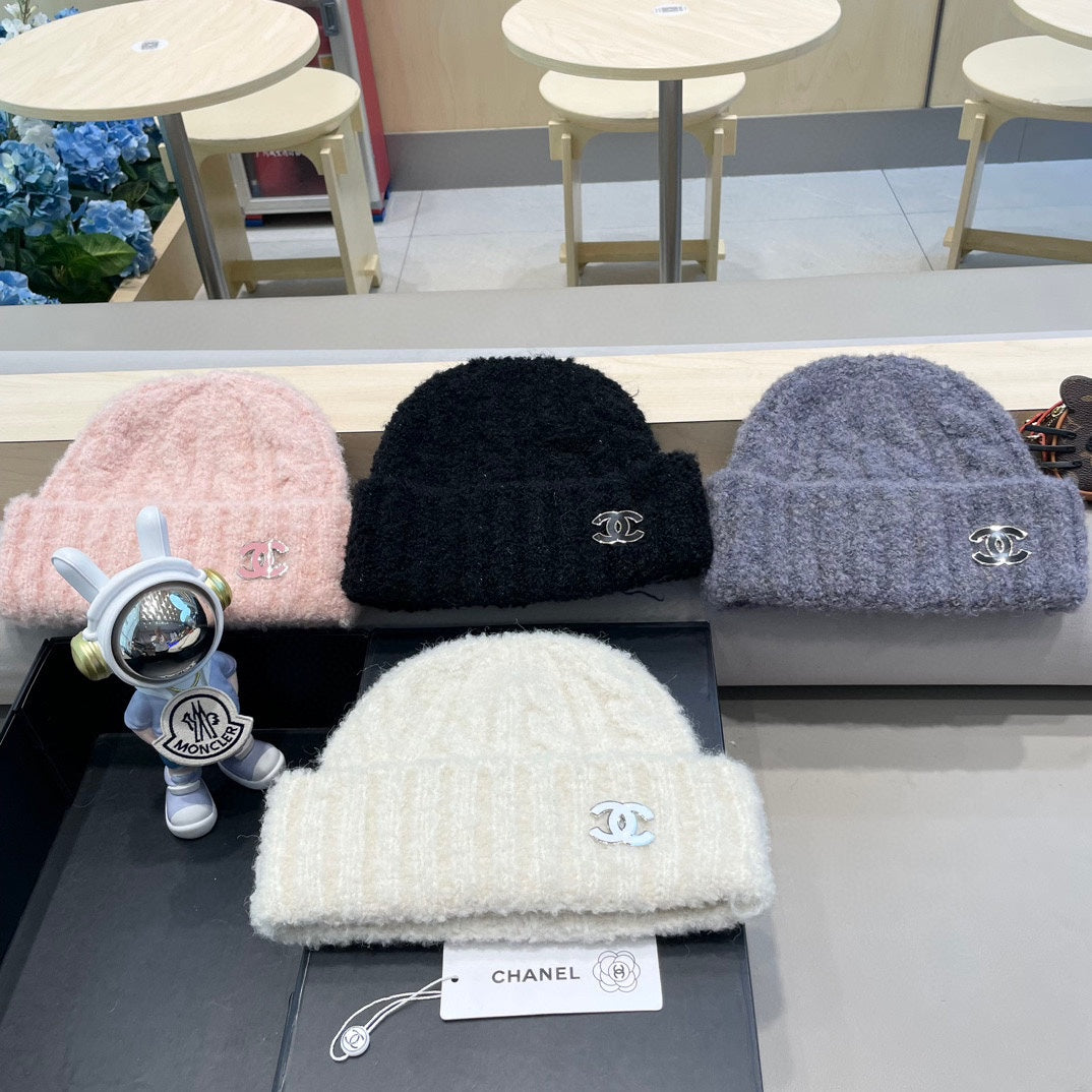 CHANEL BEANIE HAT IN BLACK WOOL 413326